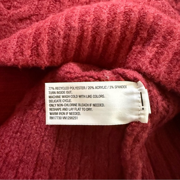 NWT Universal Thread Long Sleeve Cable Knit Mini Maroon Sweater Dress Size Small - Picture 6 of 12